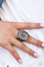 Load image into Gallery viewer, Grate Expectations - Paparazzi Green Ring - Be Adored Jewelry